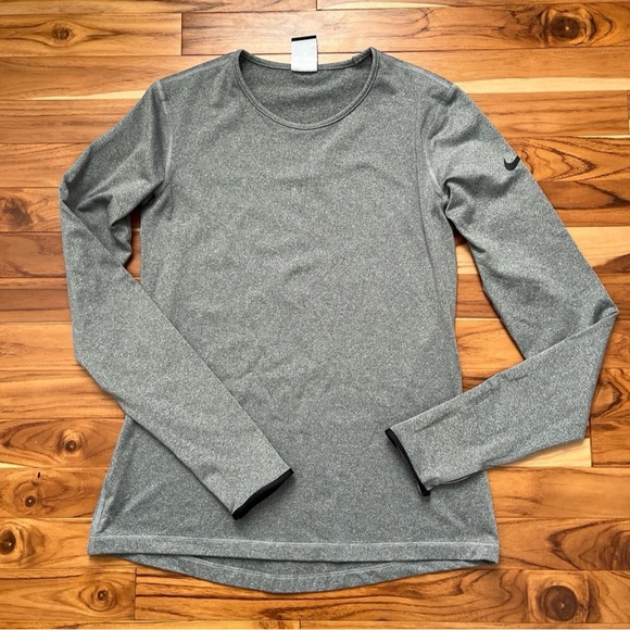 Nike Pro tops size medium - Picture 2 of 4